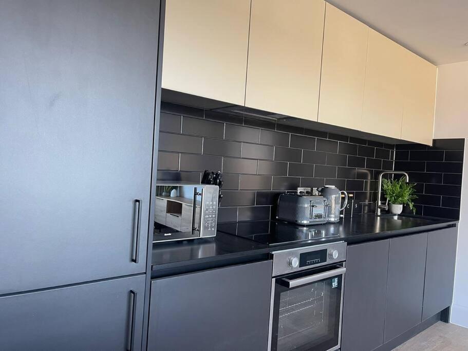 Trendy Apartment In Cardiff Free Parking Zewnętrze zdjęcie
