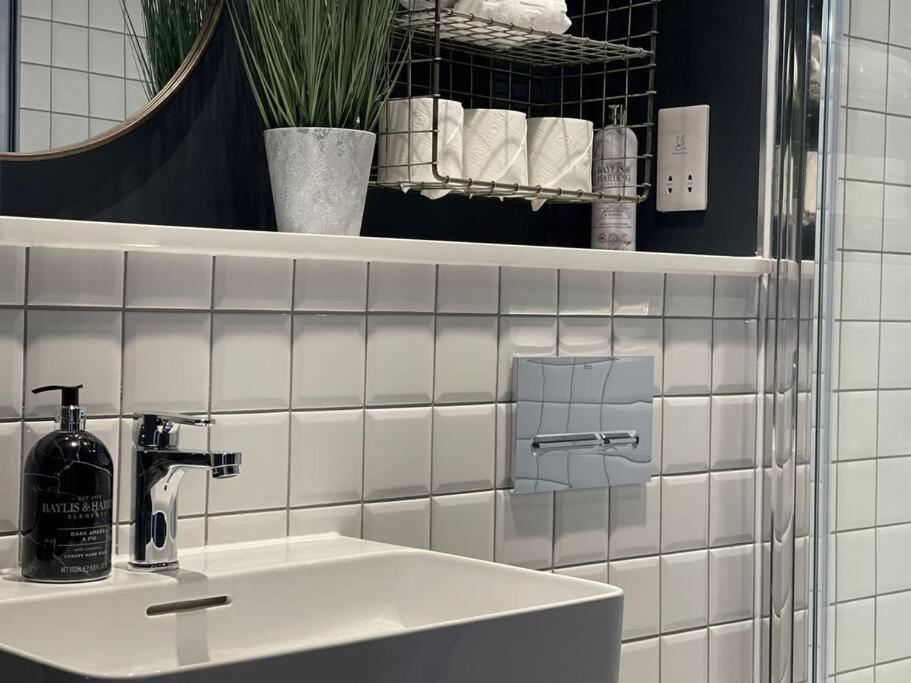 Trendy Apartment In Cardiff Free Parking Zewnętrze zdjęcie